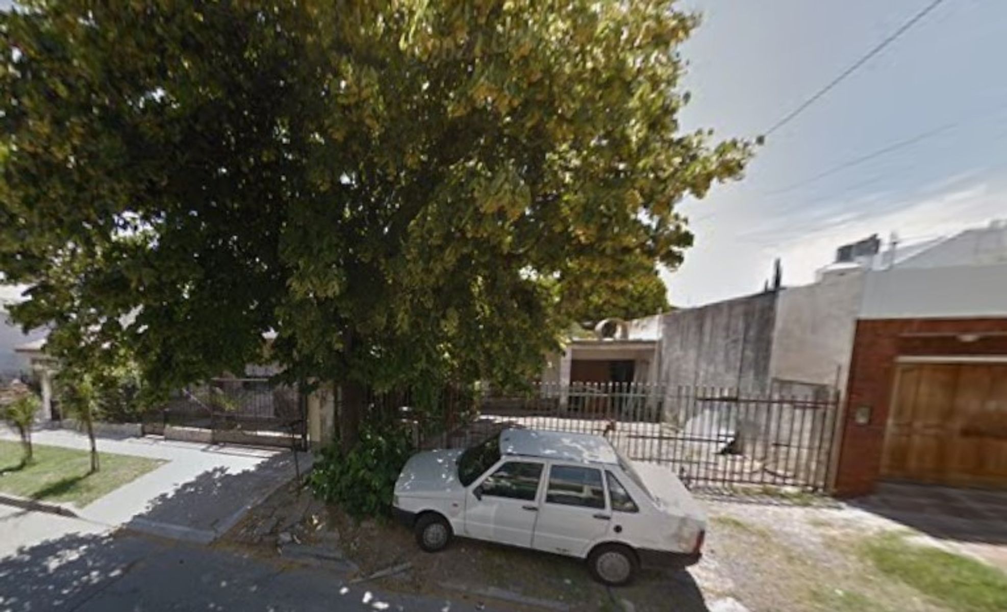 CASA TIPO AMERICANA S/LOTE DE 10 X 33 A RECICLAR — foto 3