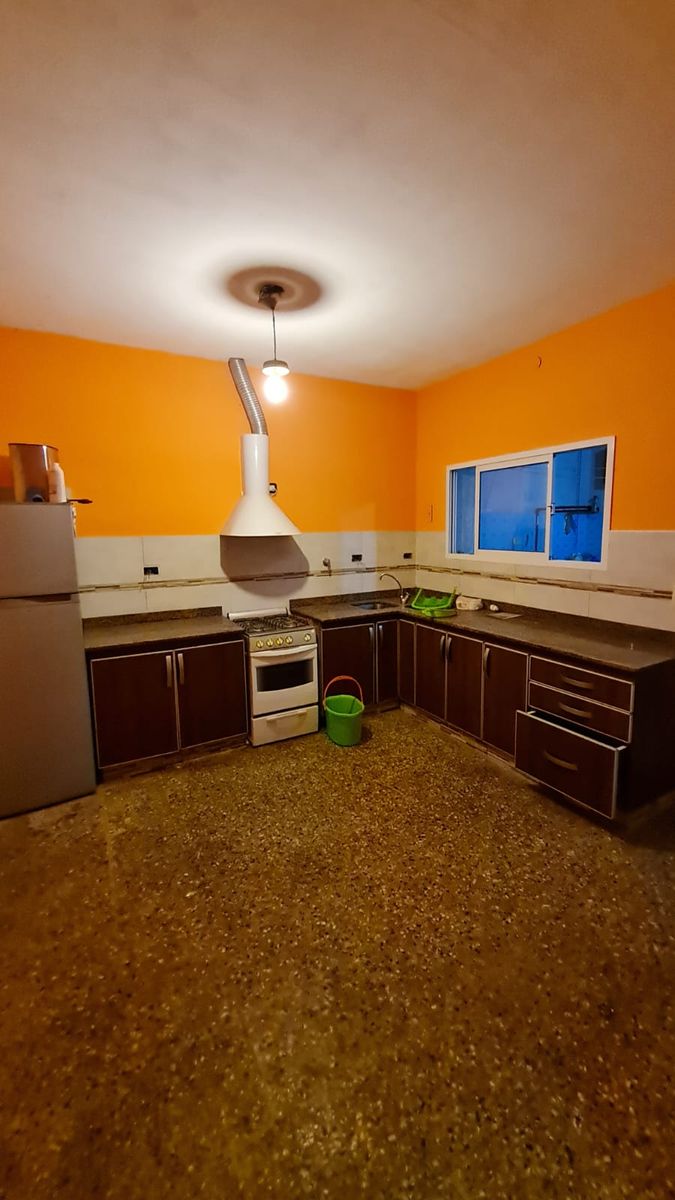 CASA TIPO AMERICANA S/LOTE DE 10 X 33 A RECICLAR — foto 4