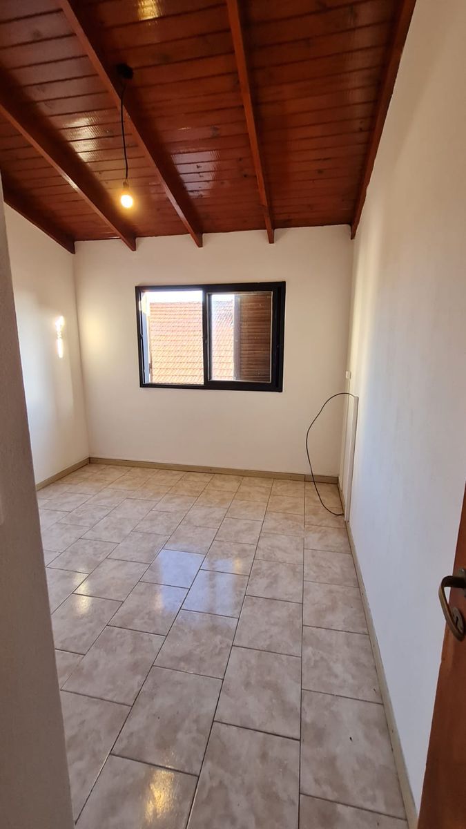 ¡EXCELENTE DÃPLEX 3 AMBIENTES CON COCHERA CUBIERTA Y PATIO - APTO CRÃDITO - 2