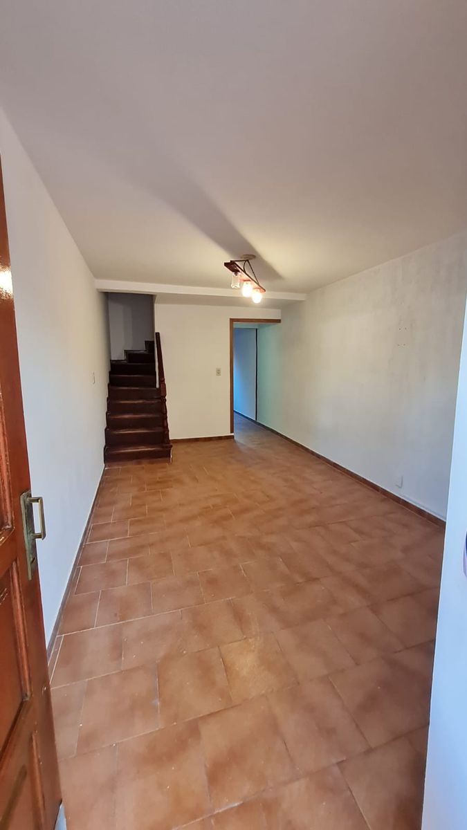 ¡EXCELENTE DÃPLEX 3 AMBIENTES CON COCHERA CUBIERTA Y PATIO - APTO CRÃDITO - 11