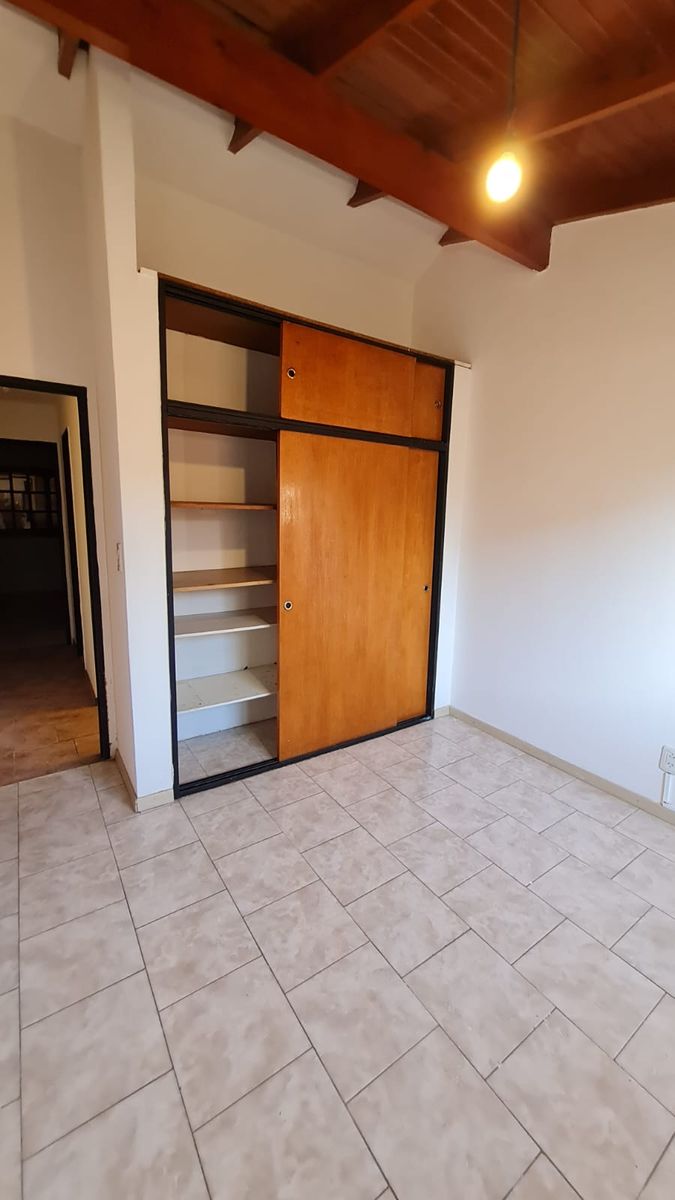 ¡EXCELENTE DÃPLEX 3 AMBIENTES CON COCHERA CUBIERTA Y PATIO - APTO CRÃDITO - 13