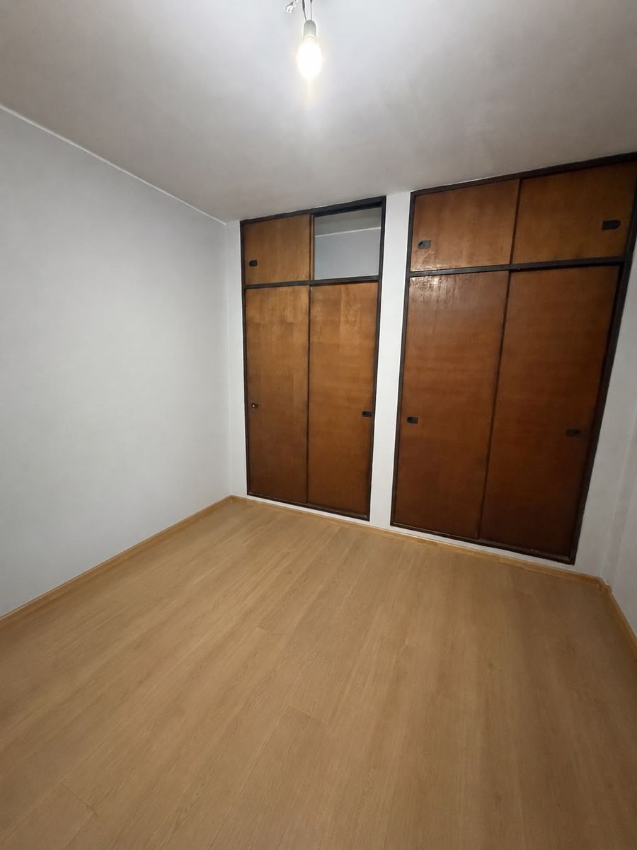 Departamento 3 ambientes planta baja al frente con cochera propia descubierta y patio. Villa luzuriaga - 12