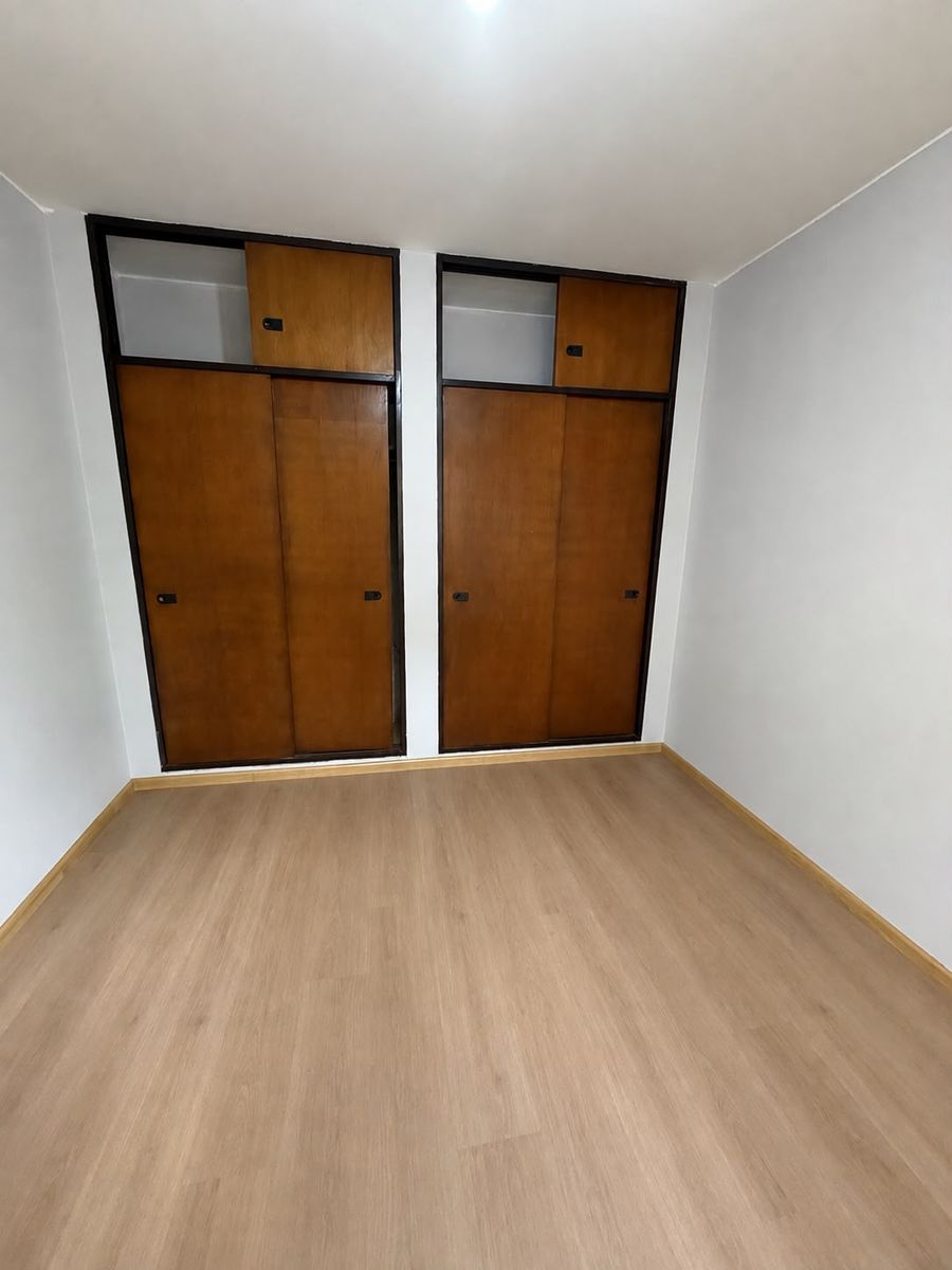 Departamento 3 ambientes planta baja al frente con cochera propia descubierta y patio. Villa luzuriaga - 13