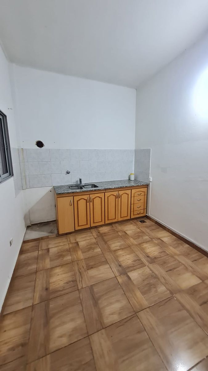 Departamento 2 ambientes en planta baja con amplio fondo libre, sobre Avenida Arieta - 4