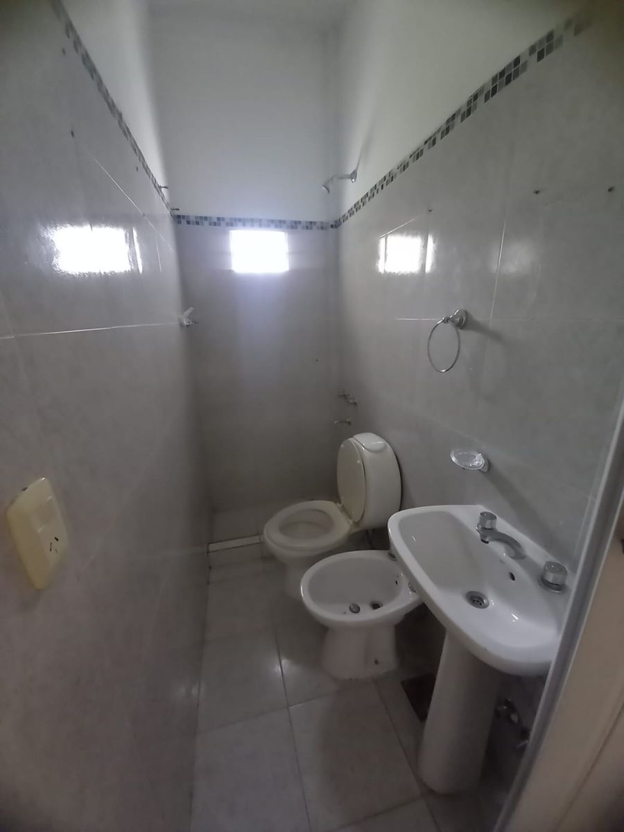 Departamento 2 ambientes en planta baja con amplio fondo libre, sobre Avenida Arieta - 5