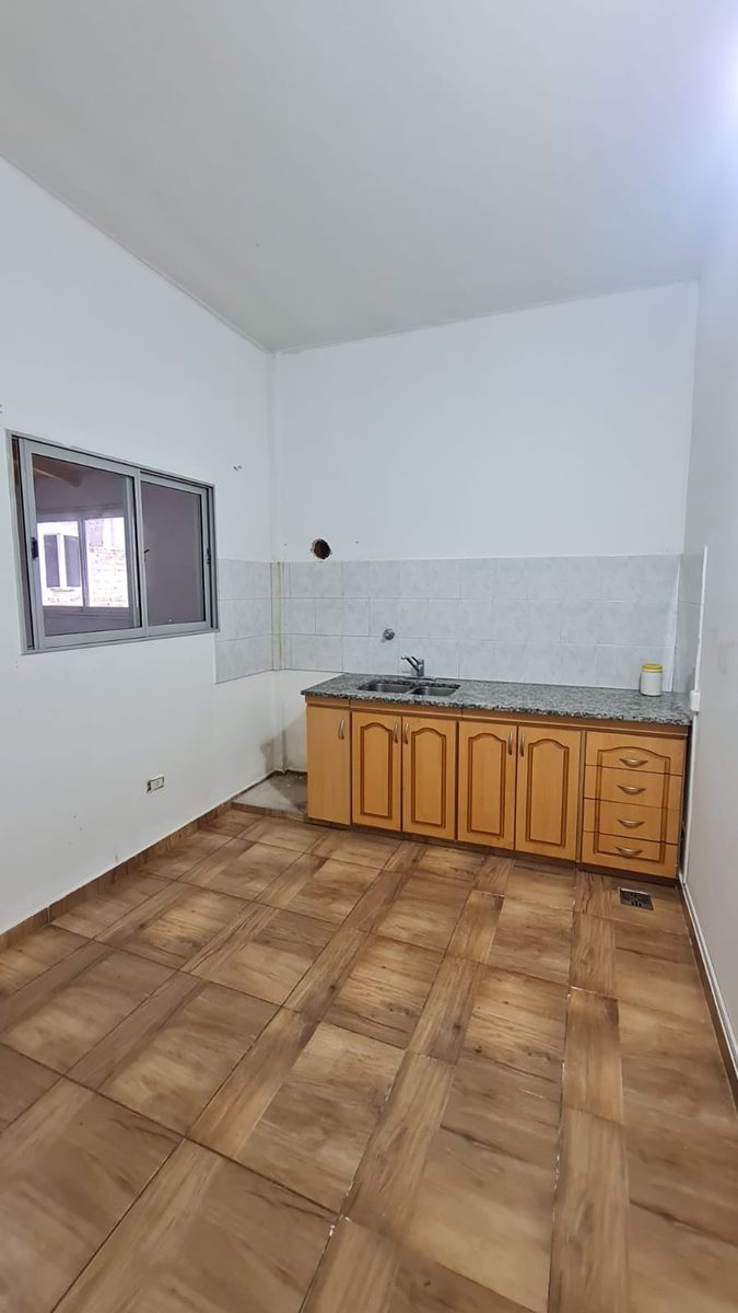 Departamento 2 ambientes en planta baja con amplio fondo libre, sobre Avenida Arieta - 6