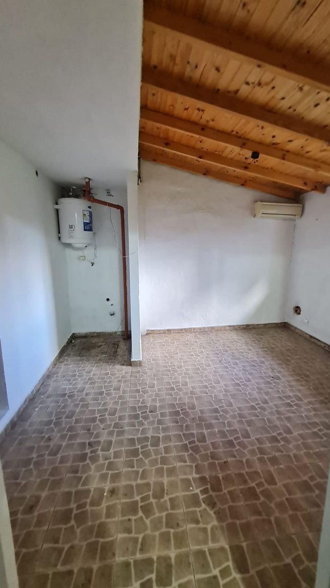 Departamento 2 ambientes en planta baja con amplio fondo libre, sobre Avenida Arieta - 7