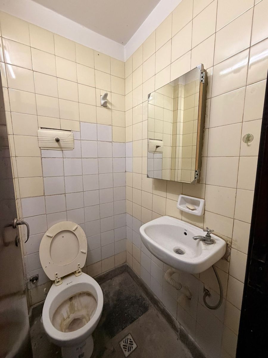 Local comercial en alquiler de 4 x 10 a metros de plaza Barrio Marina, ideal deposito, e- commerce, taller - 2