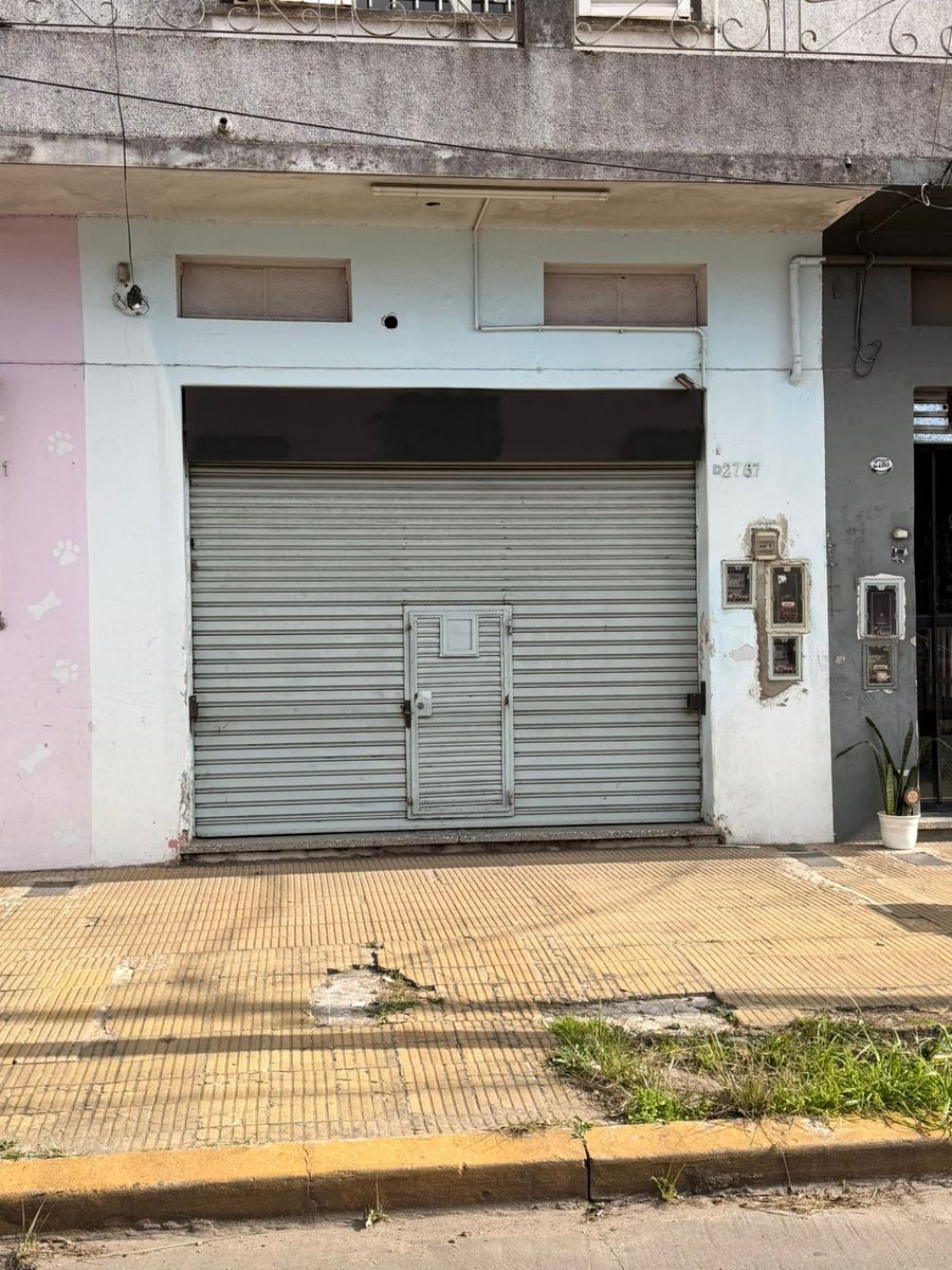Local comercial en alquiler de 4 x 10 a metros de plaza Barrio Marina, ideal deposito, e- commerce, taller - 3