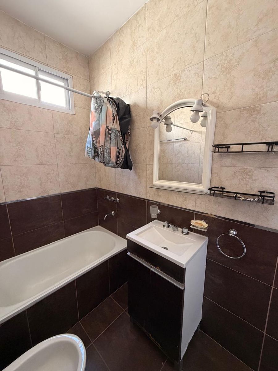 Alquiler departamento 2 ambientes y medio con balcon al contrafrente. Excelente ubicacion, a metros de Av. Arieta
