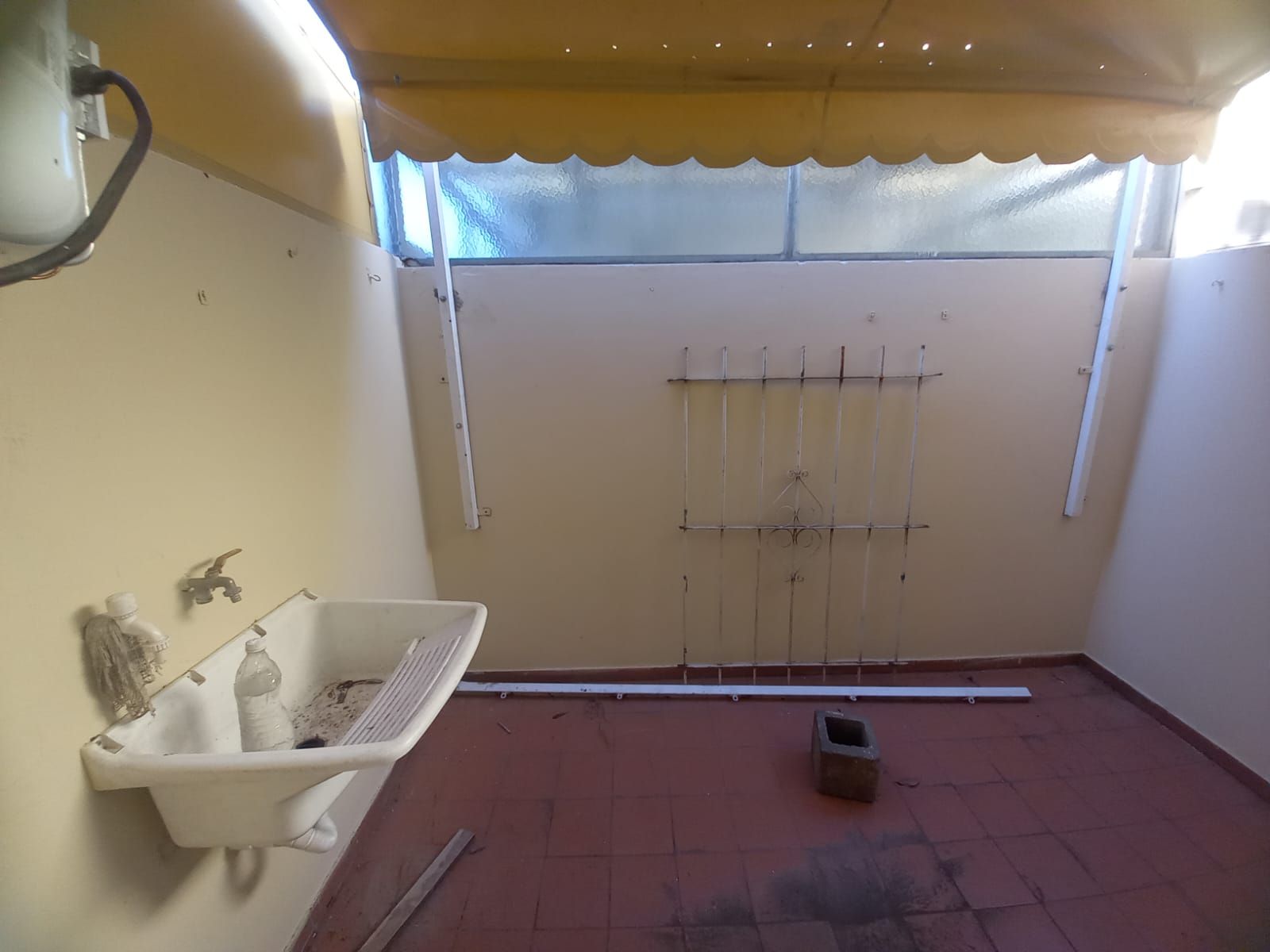 Excelente dúplex de 3 ambientes con cochera descubierta fija, ubicado en Villa Luzuriaga. - 7