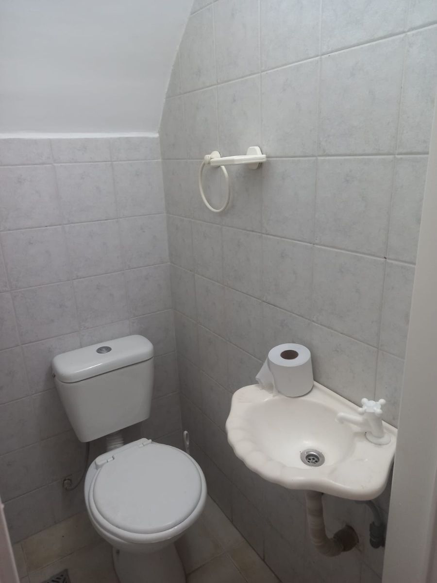 Excelente dúplex de 3 ambientes con cochera descubierta fija, ubicado en Villa Luzuriaga. - 9