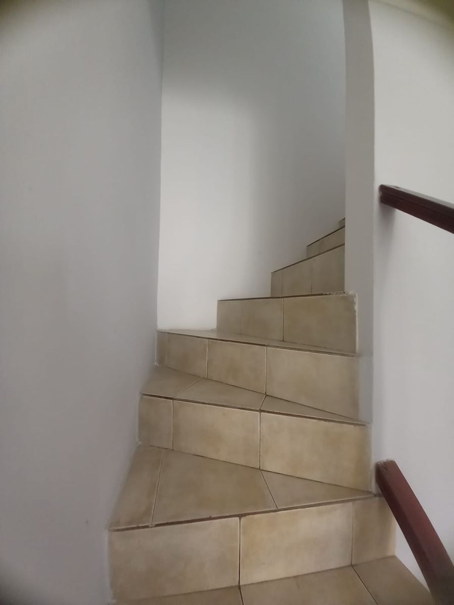 Excelente dúplex de 3 ambientes con cochera descubierta fija, ubicado en Villa Luzuriaga. - 10