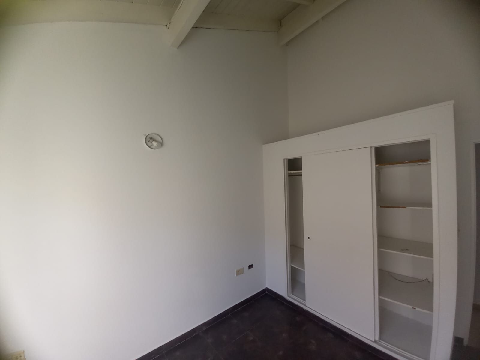 Excelente dúplex de 3 ambientes con cochera descubierta fija, ubicado en Villa Luzuriaga. - 13