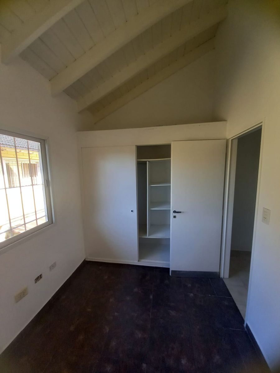 Excelente dúplex de 3 ambientes con cochera descubierta fija, ubicado en Villa Luzuriaga. - 15