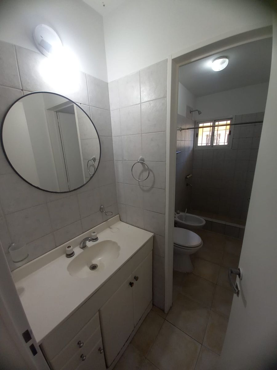 Excelente dúplex de 3 ambientes con cochera descubierta fija, ubicado en Villa Luzuriaga. - 16