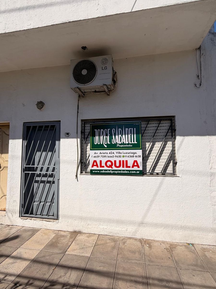 Departamento tipo casa 2 ambientes en planta baja con patio, Villa Luzuriaga. SIN EXPENSAS