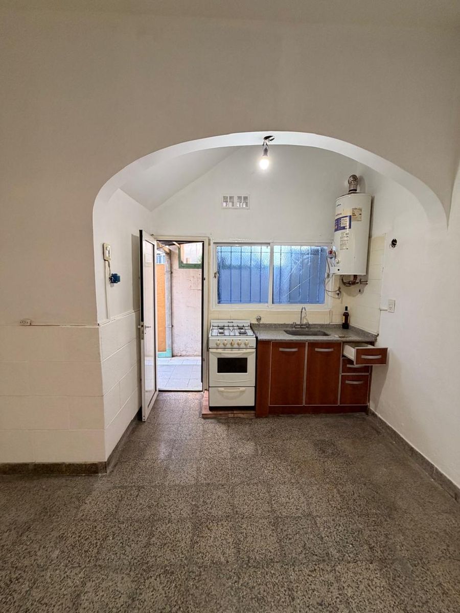 Departamento tipo casa 2 ambientes en planta baja con patio, Villa Luzuriaga. SIN EXPENSAS — foto 4