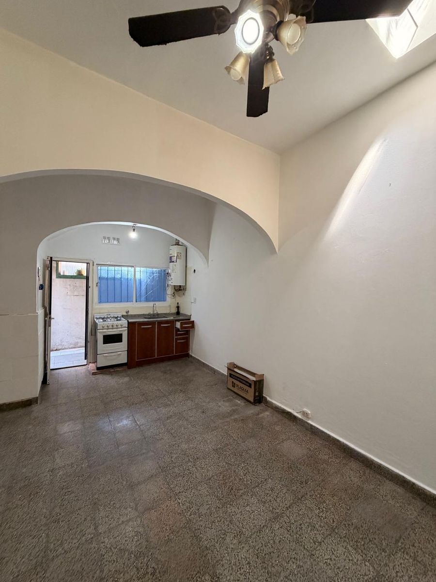 Departamento tipo casa 2 ambientes en planta baja con patio, Villa Luzuriaga. SIN EXPENSAS — foto 5