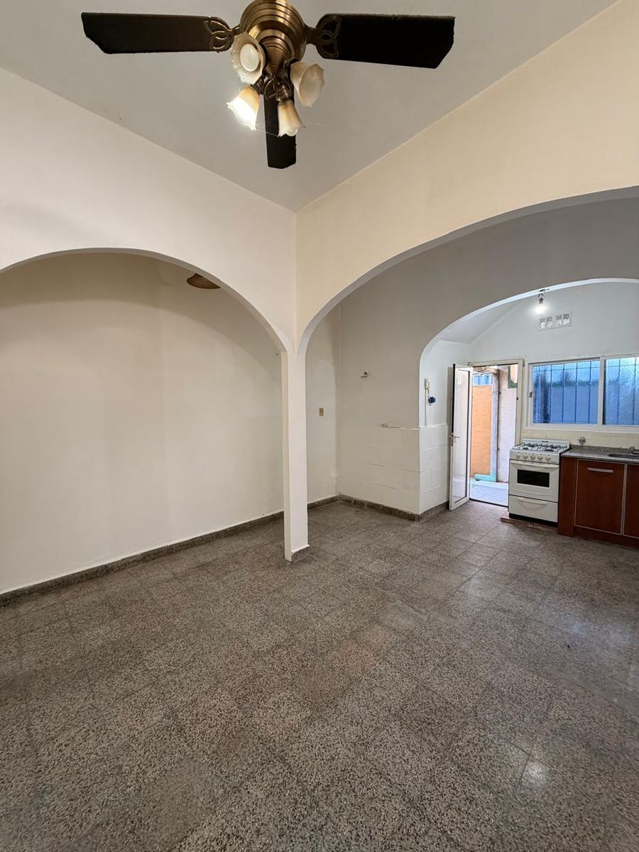 Departamento tipo casa 2 ambientes en planta baja con patio, Villa Luzuriaga. SIN EXPENSAS — foto 11