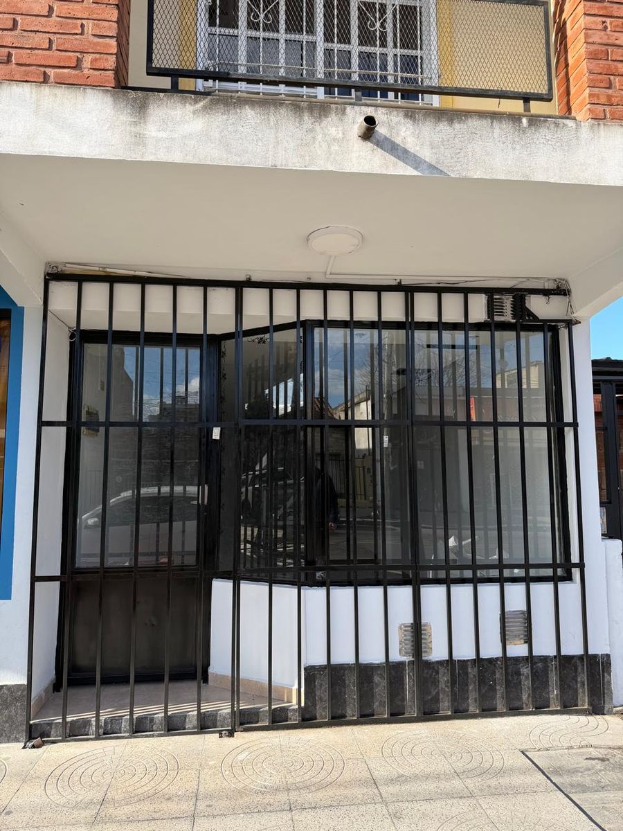 Excelente local sobre Av Arieta de 3,48 x 11,5 m2. - 7
