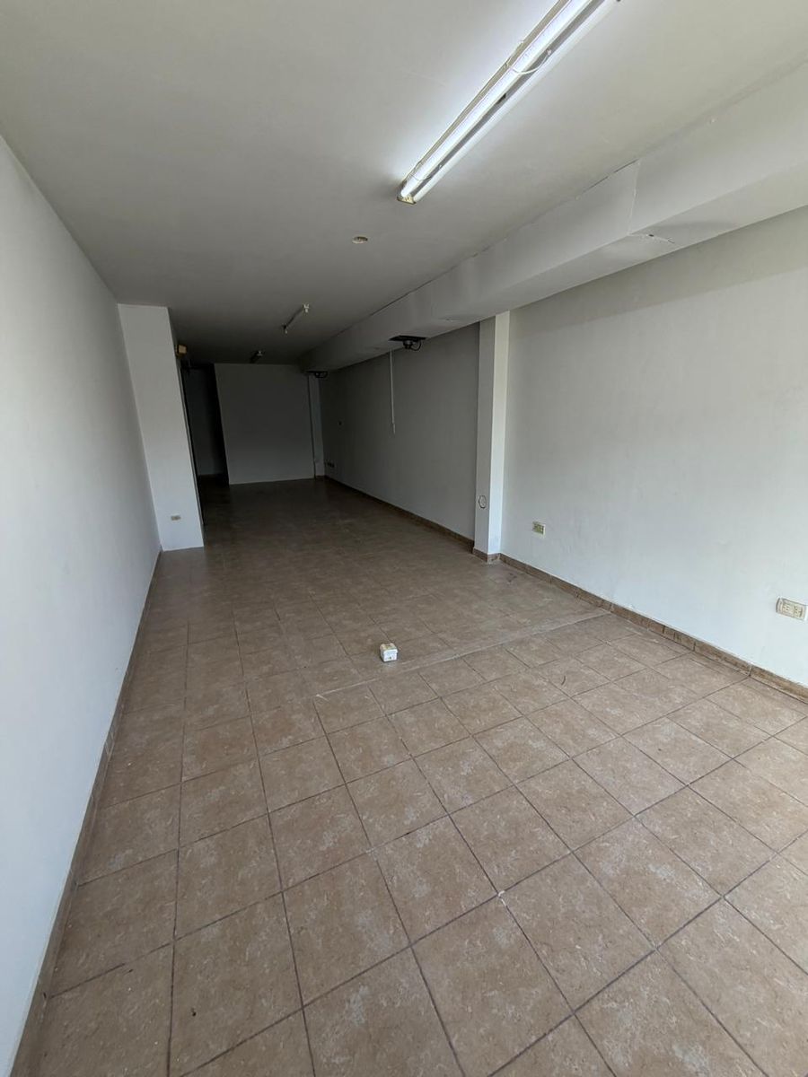 EXCELENTE LOCAL COMERCIAL EN VENTA DE 3,48 X 11 DE LARGO - SOBRE AV. ARIETA