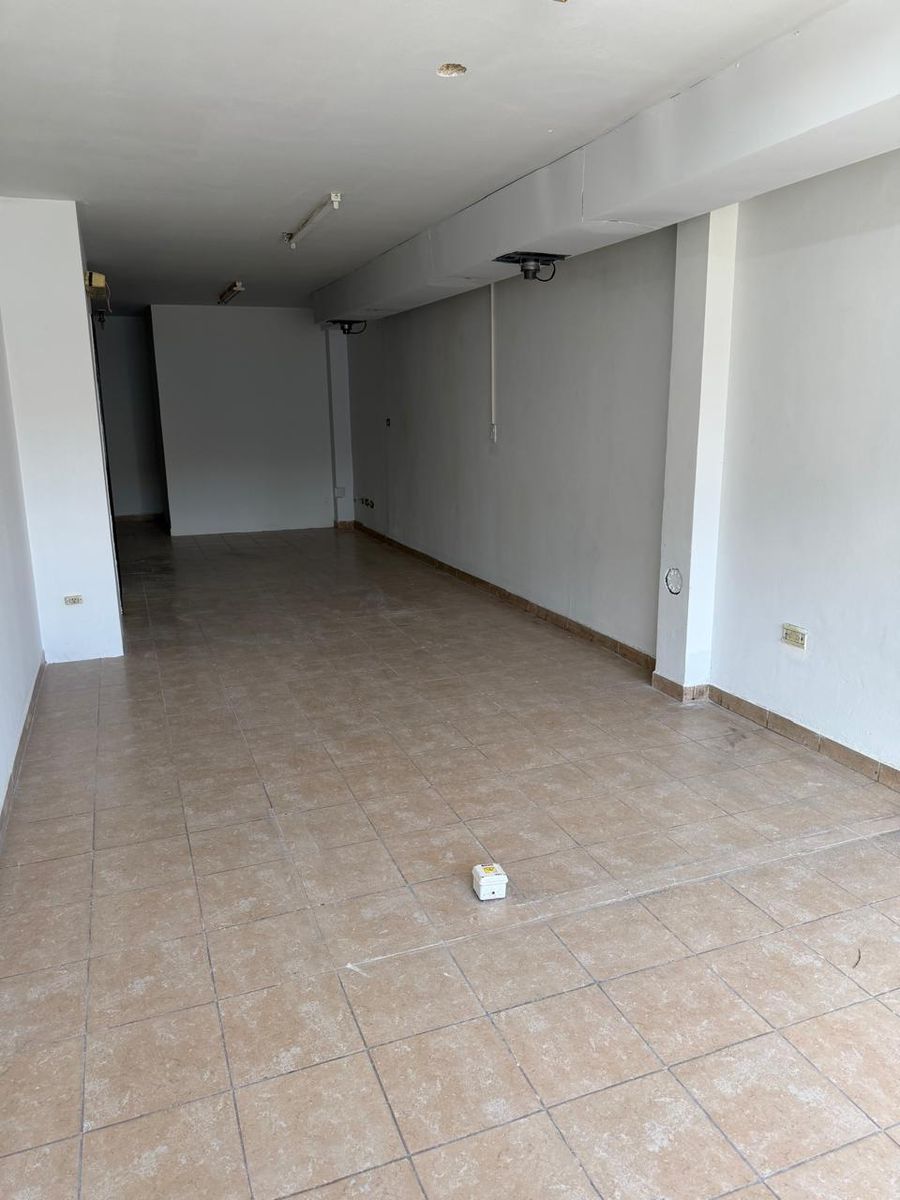 EXCELENTE LOCAL COMERCIAL EN VENTA DE 3,48 X 11 DE LARGO - SOBRE AV. ARIETA — foto 4