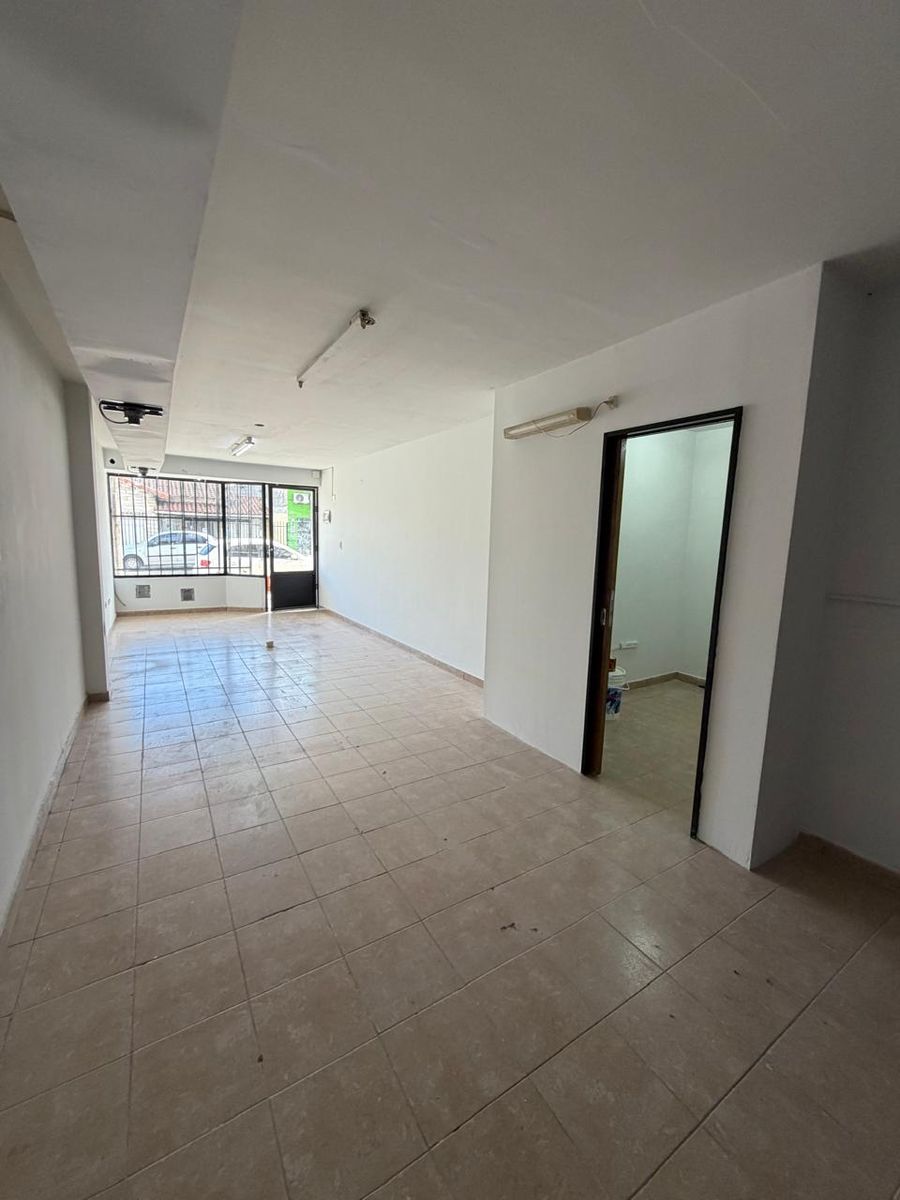 EXCELENTE LOCAL COMERCIAL EN VENTA DE 3,48 X 11 DE LARGO - SOBRE AV. ARIETA