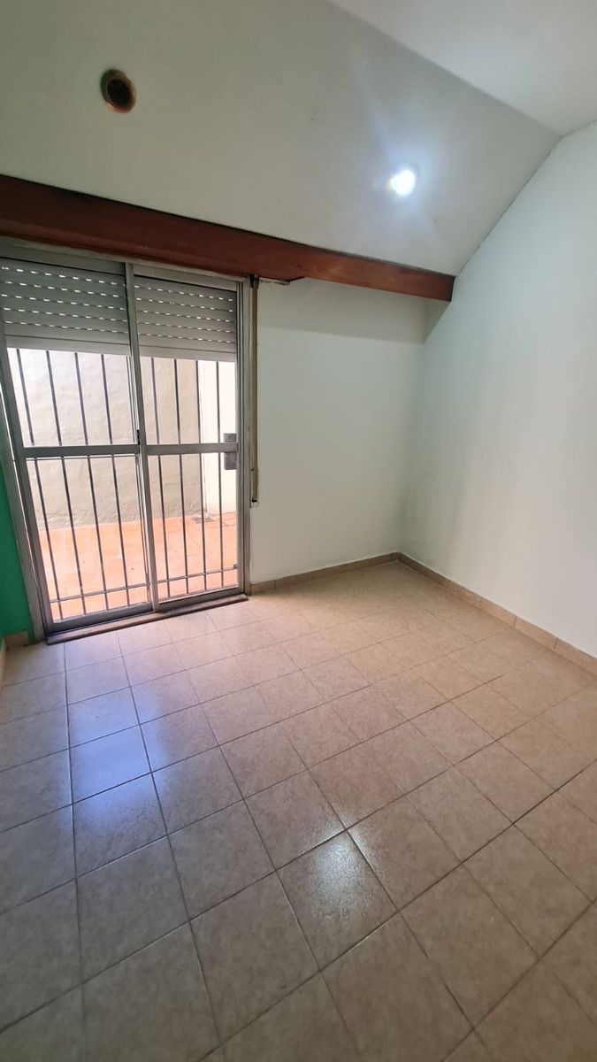 Departamento tipo casa al frente 3 ambientes, en planta baja con patio y parrilla. SIN EXPENSAS - 2