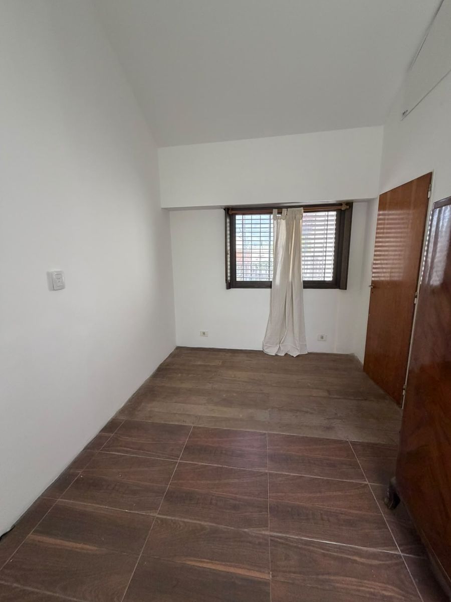 chalet 5 ambientes sobre lote de 10 x 22 con garage para 2 autos y fondo libre - 26