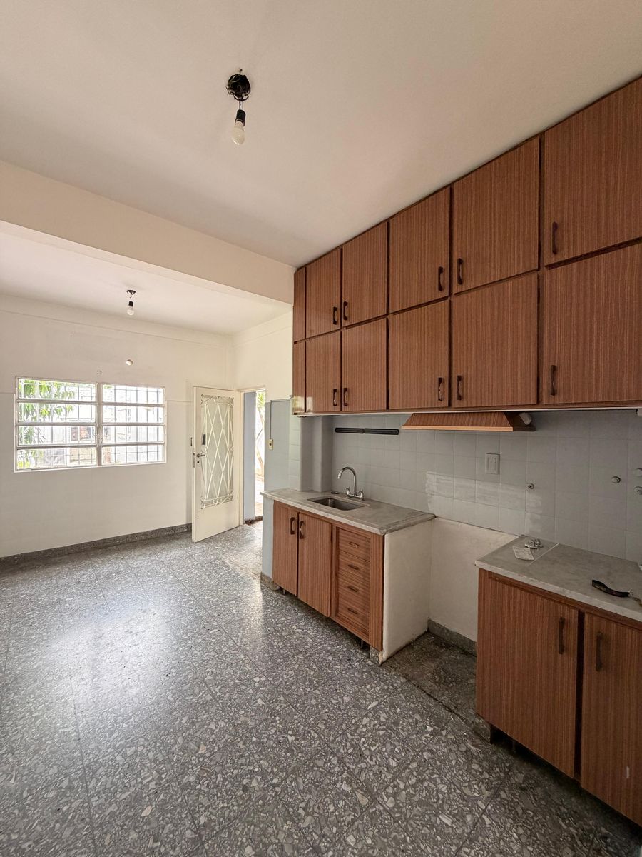 Casa americana 4 ambientes en excelente ubicacion y con amplio fondo. APTO CREDITO. Villa Luzuriaga - 18