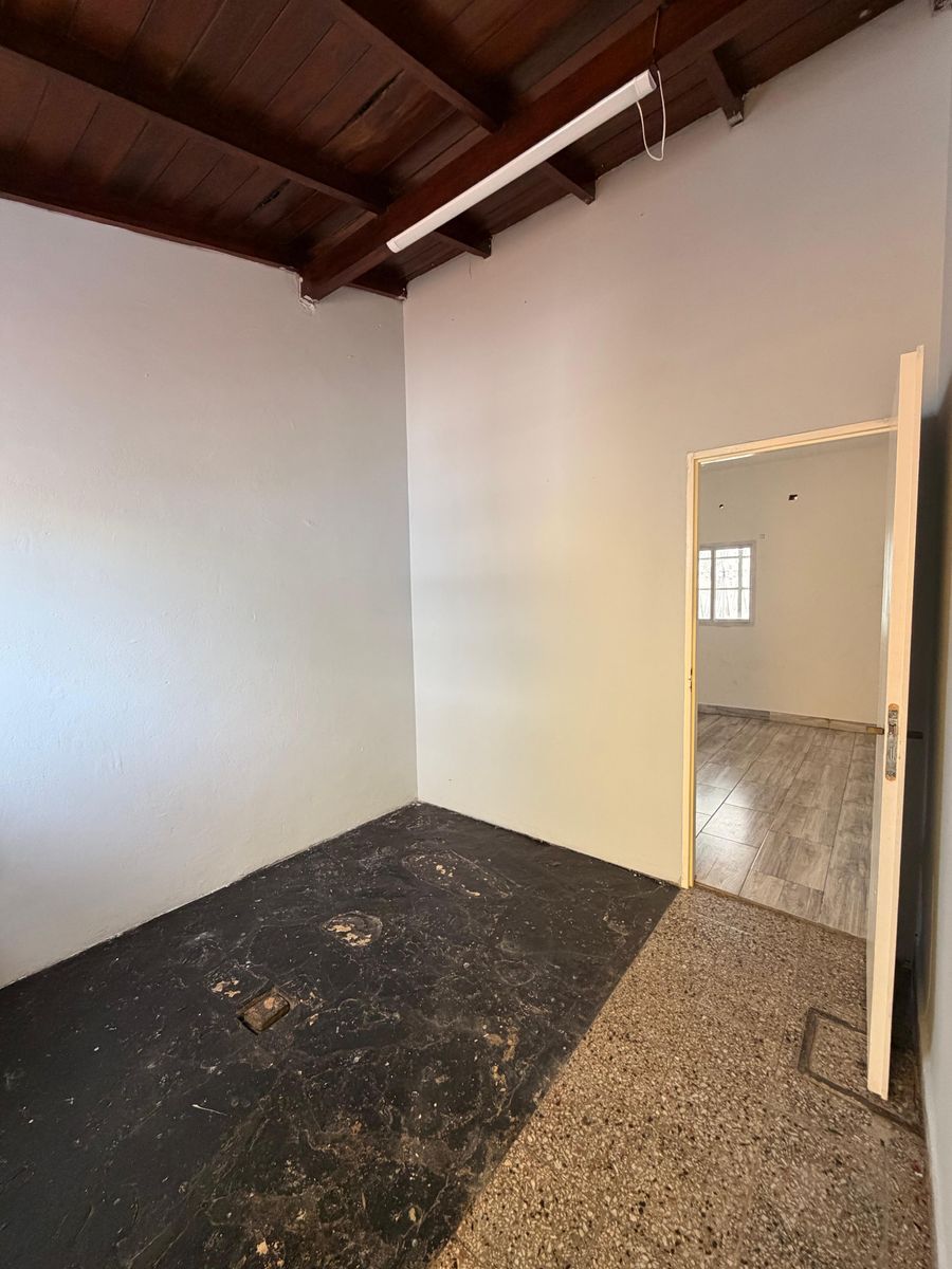 Casa americana 4 ambientes en excelente ubicacion y con amplio fondo. APTO CREDITO. Villa Luzuriaga - 21