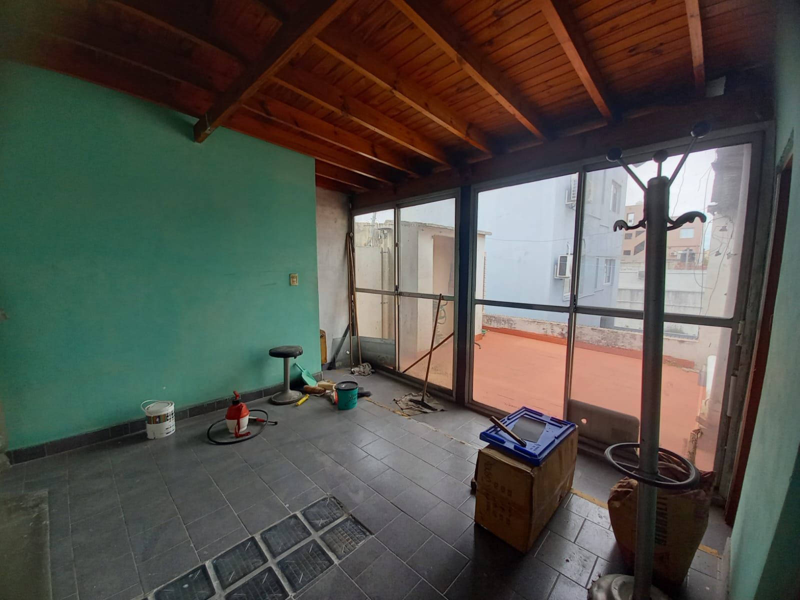 Departamento tipo casa 4 ambientes con balcon aterrazado. Villa Luzuriaga - 12
