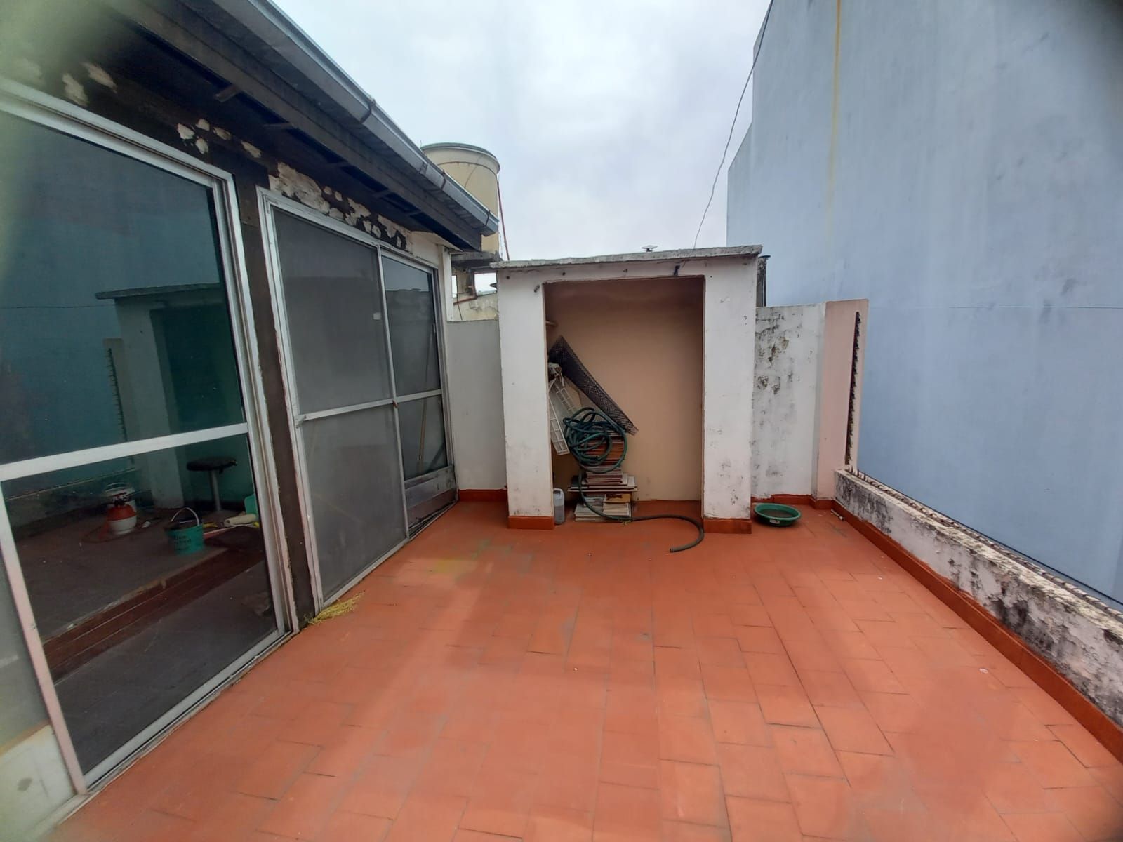 Departamento tipo casa 4 ambientes con balcon aterrazado. Villa Luzuriaga - 14