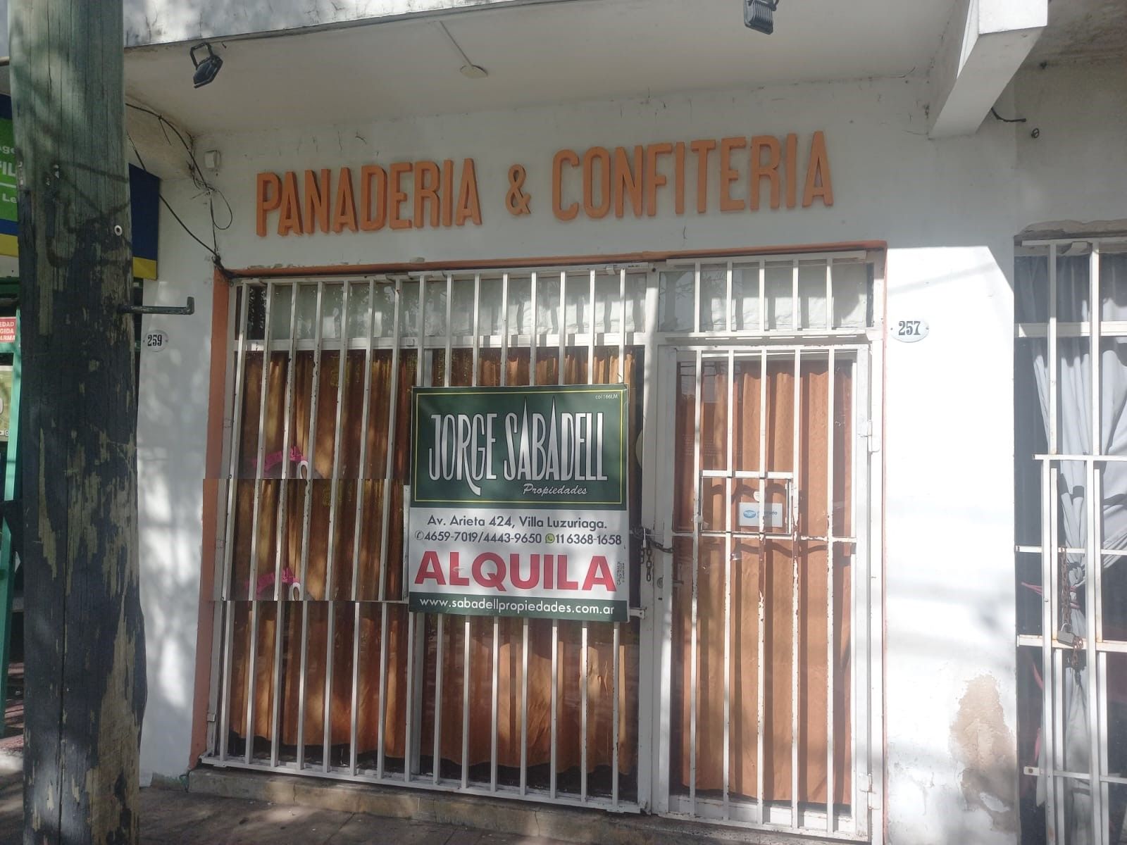 Local comercial de 3.30 x 8 sobre Av.Pte. Peron. Villa Luzuriaga - 1