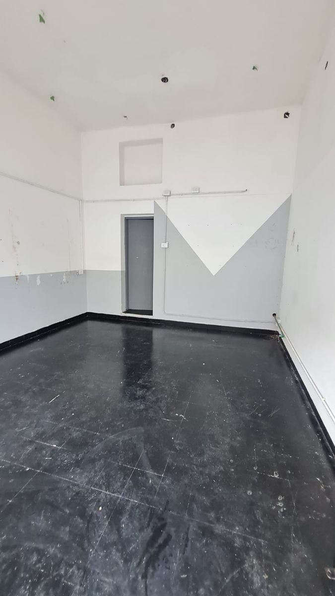 local comercial en Haedo a metros de Av. Rivadavia (curva de Haedo) — foto 2