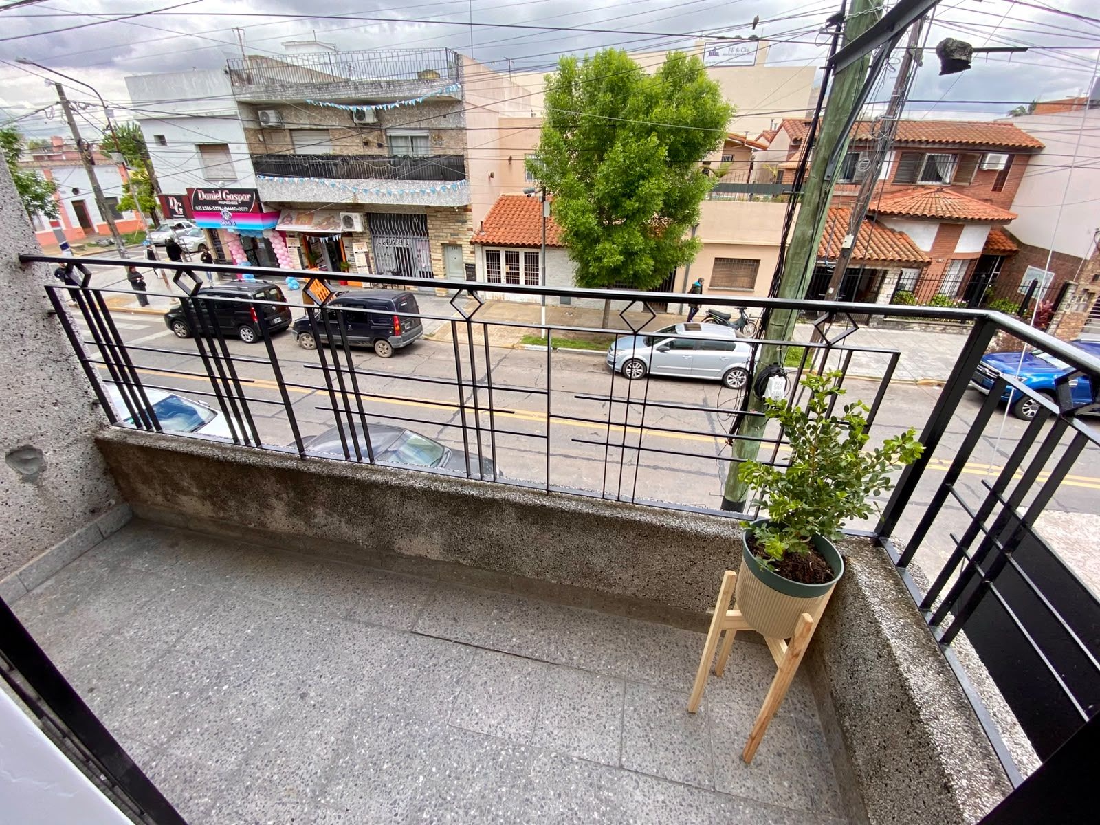 DEPARTAMENTO 3 AMBIENTES CON BALCÓN AL FRENTE Y PATIO ATERRAZADO - APTO CRÉDITO. SOBRE AV ARIETA - 3
