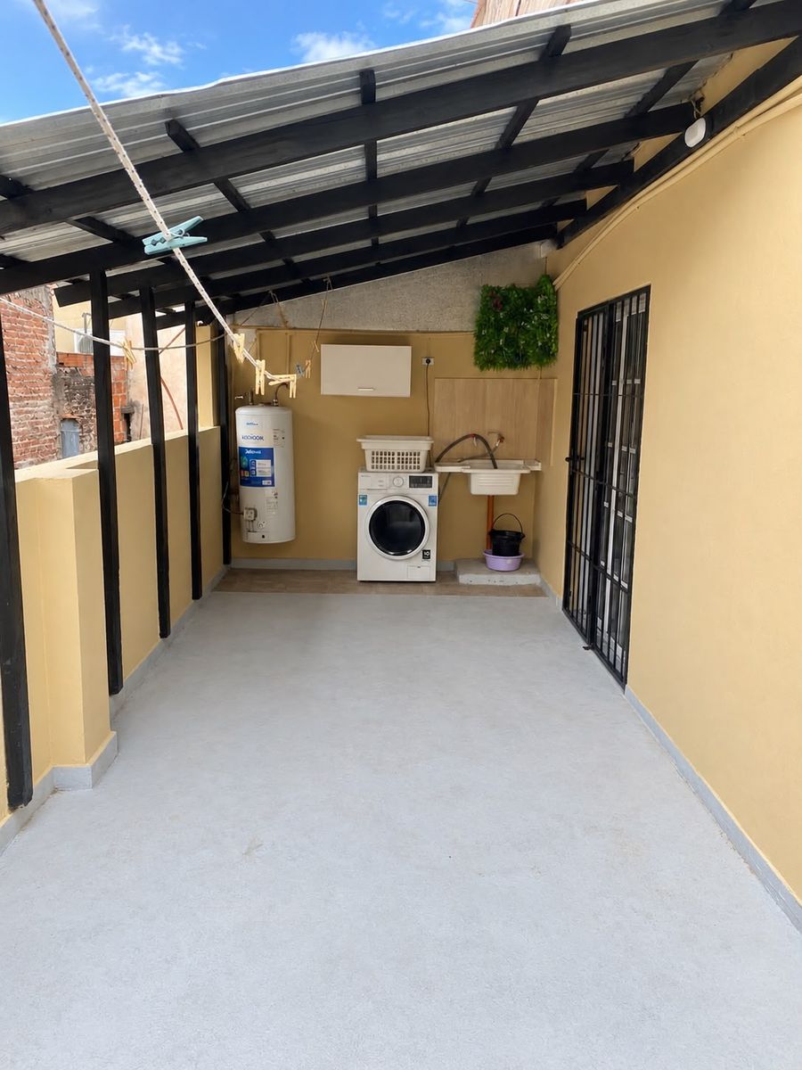 DEPARTAMENTO 3 AMBIENTES CON BALCÓN AL FRENTE Y PATIO ATERRAZADO - APTO CRÉDITO. SOBRE AV ARIETA - 7