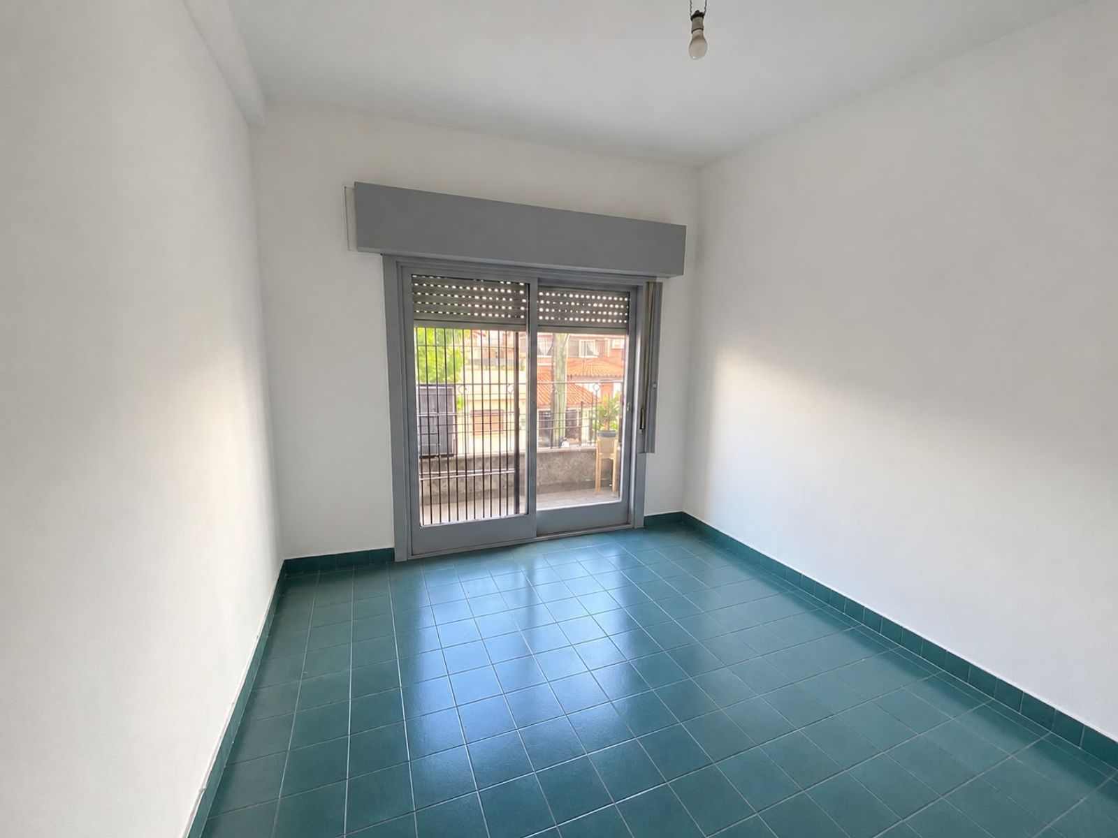 DEPARTAMENTO 3 AMBIENTES CON BALCÓN AL FRENTE Y PATIO ATERRAZADO - APTO CRÉDITO. SOBRE AV ARIETA - 11