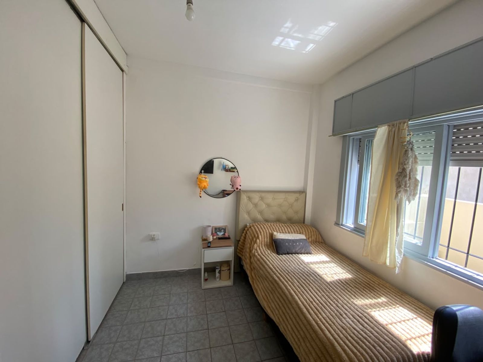 DEPARTAMENTO 3 AMBIENTES CON BALCÓN AL FRENTE Y PATIO ATERRAZADO - APTO CRÉDITO. SOBRE AV ARIETA - 14