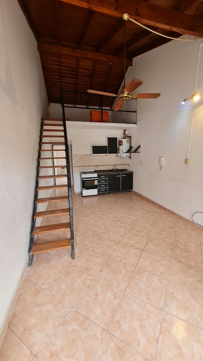 Departamento 2 ambientes con balcon al frente y entrepiso. Villa Luzuriaga - 2