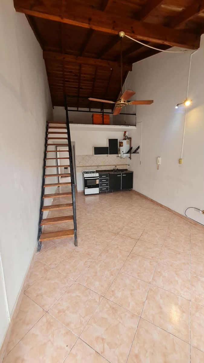 Departamento 2 ambientes con balcon al frente y entrepiso. Villa Luzuriaga - 5