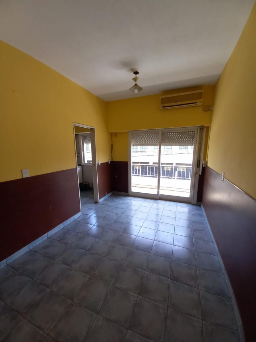 DEPARTAMENTO 3 AMBIENTES, PRIMER PISO AL FRENTE, EXCELENTE UBICACIÓN, VILLA LUZURIAGA.