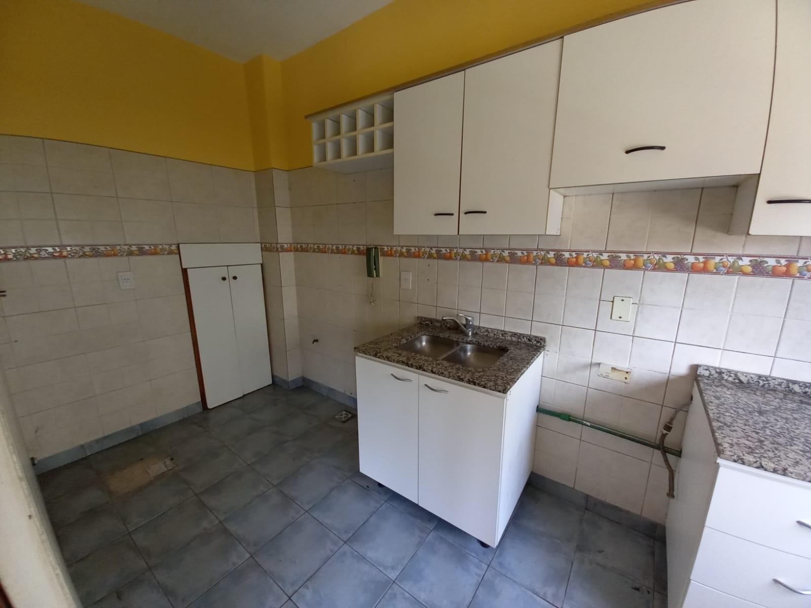 DEPARTAMENTO 3 AMBIENTES, PRIMER PISO AL FRENTE, EXCELENTE UBICACIÓN, VILLA LUZURIAGA. — foto 3