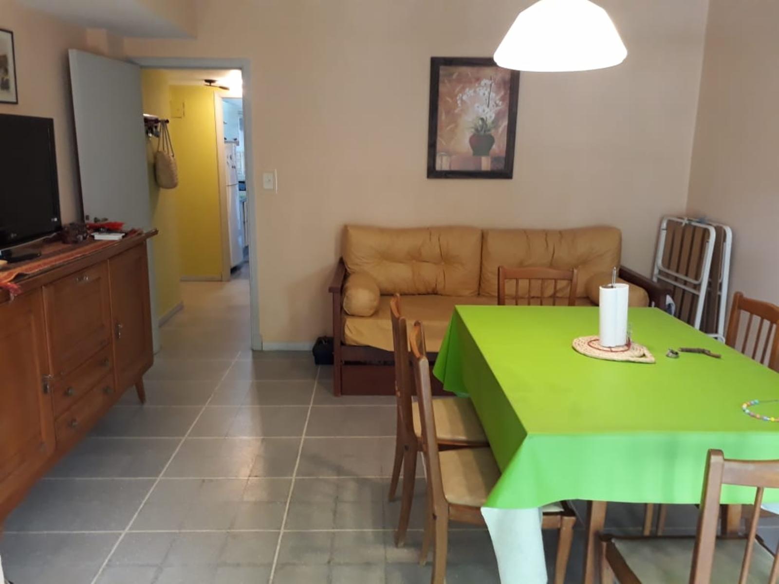 Dos Ambientes con Balcón al Frente en Zona 1 — foto 2