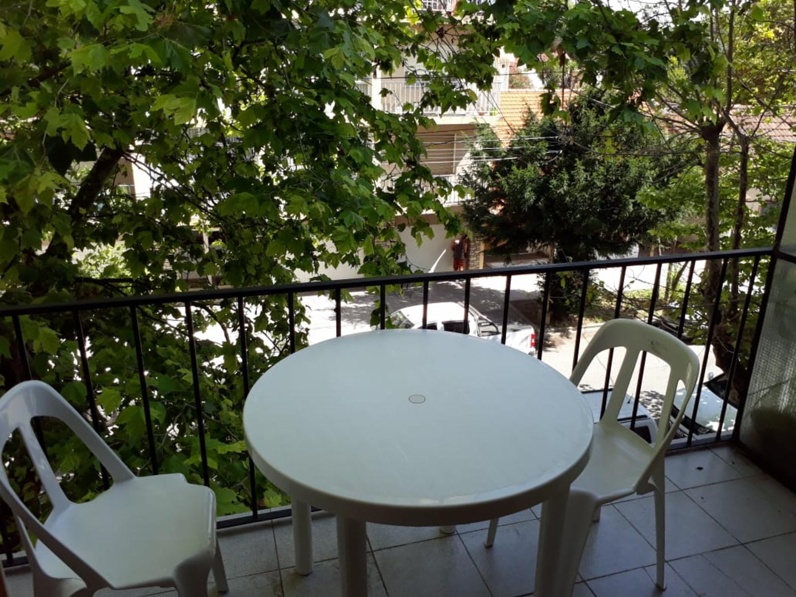 Dos Ambientes con Balcón al Frente en Zona 1 — foto 3
