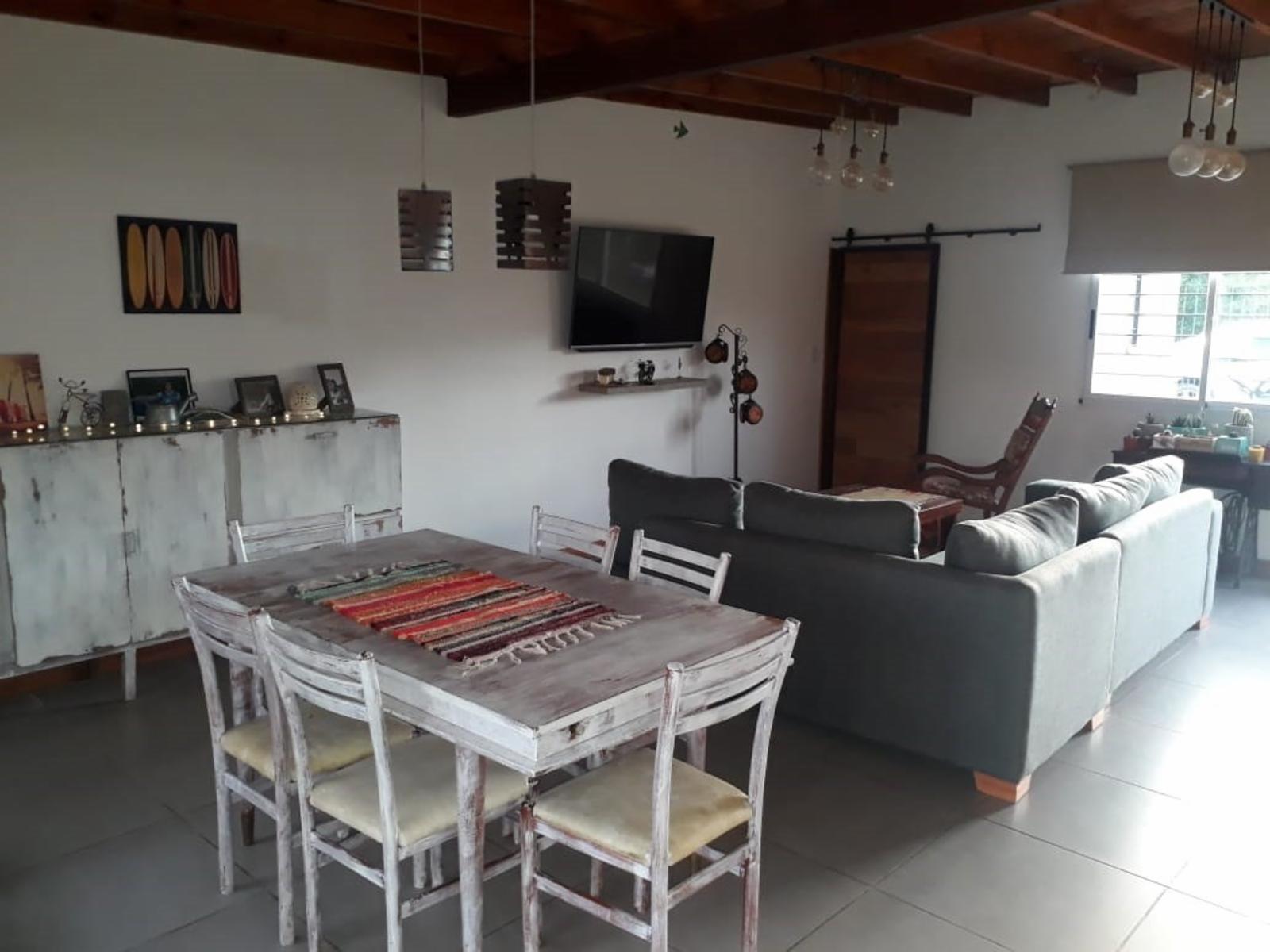 Hermosa Casa de 180 m2 en Dos Lotes — foto 2