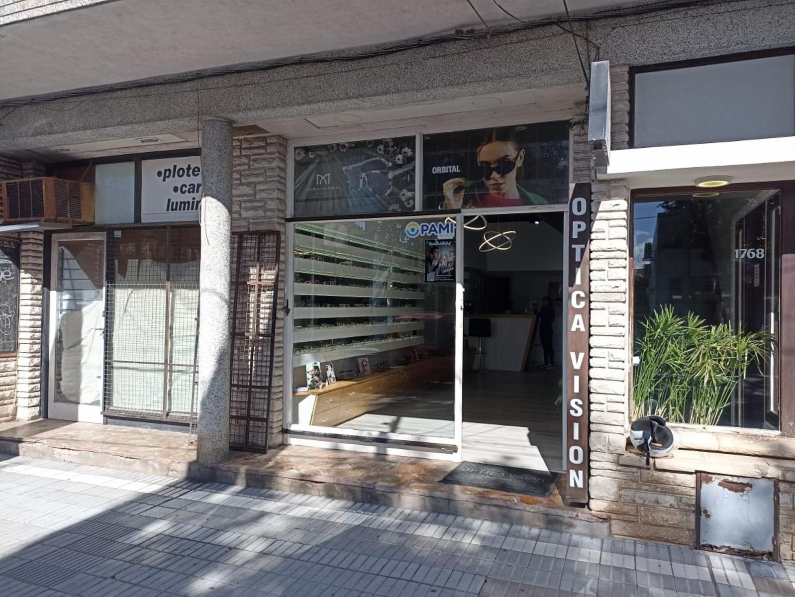 Local en Excelente Zona Comercial - 1