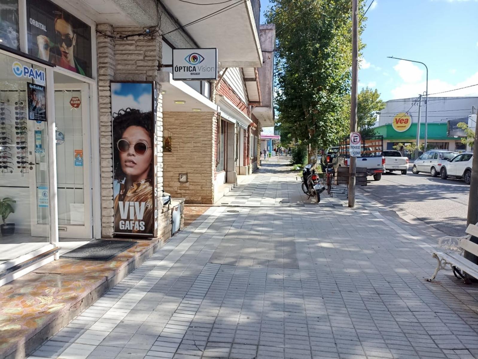 Local en Excelente Zona Comercial - 3