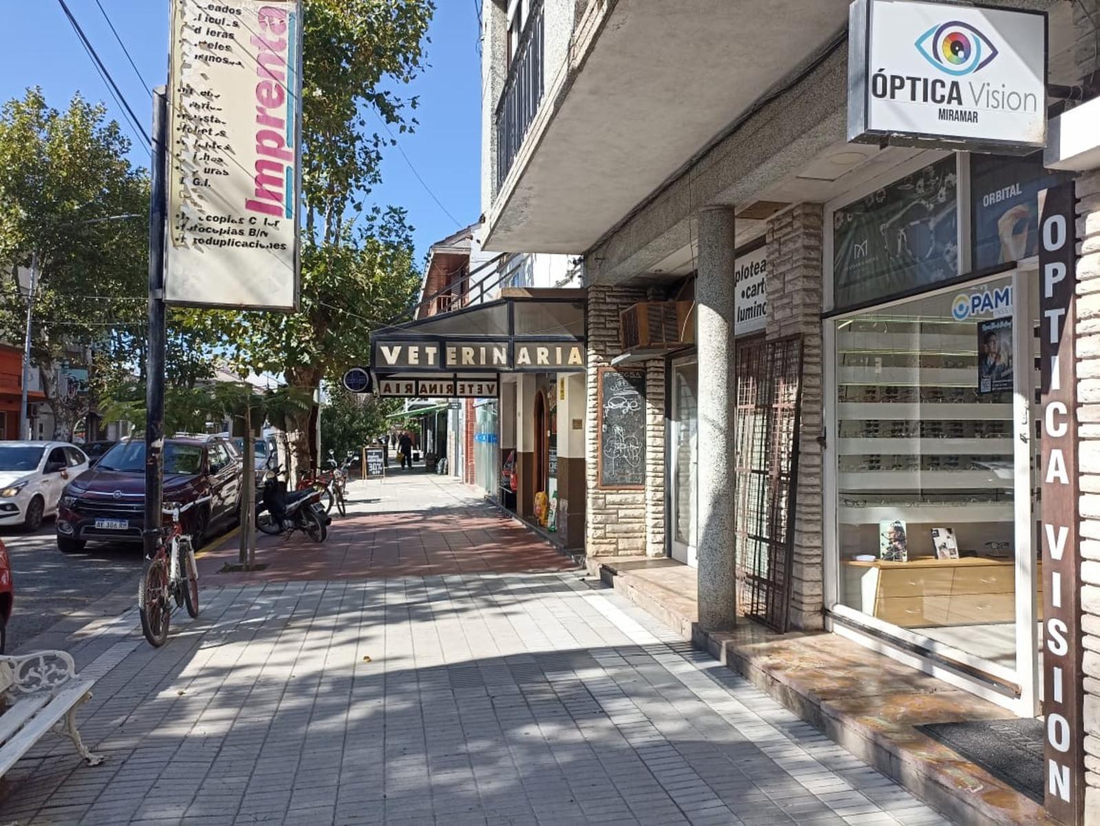 Local en Excelente Zona Comercial - 4